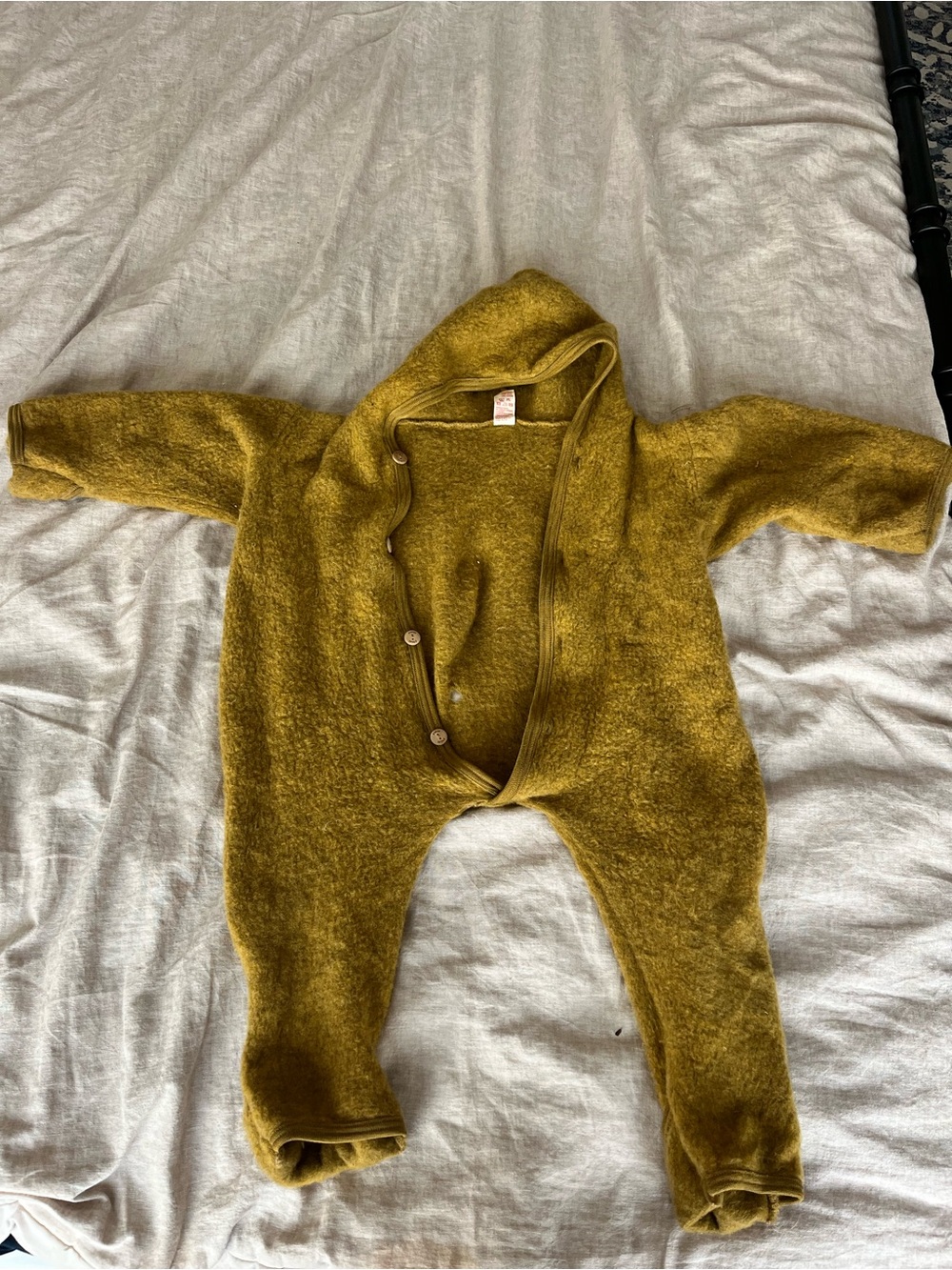 Engle 100% wool suit. Size 2-4 years old